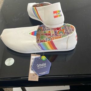 Tom’s White rainbow canvas slip on shoes